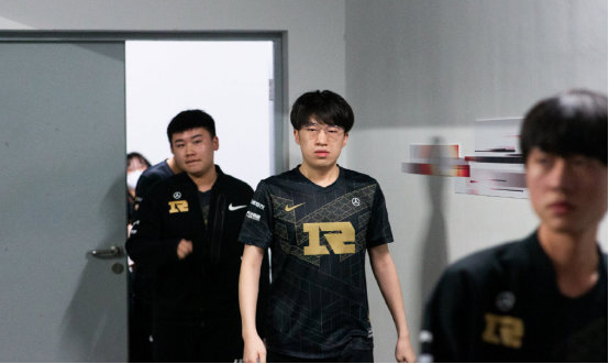 将比分扩大 将比分扩大