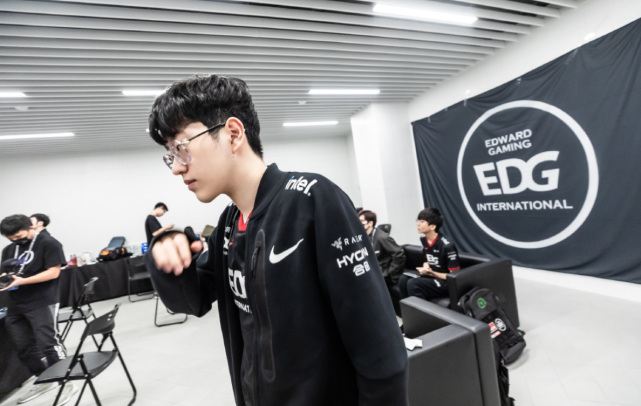 帶您深入探 帶您深入探