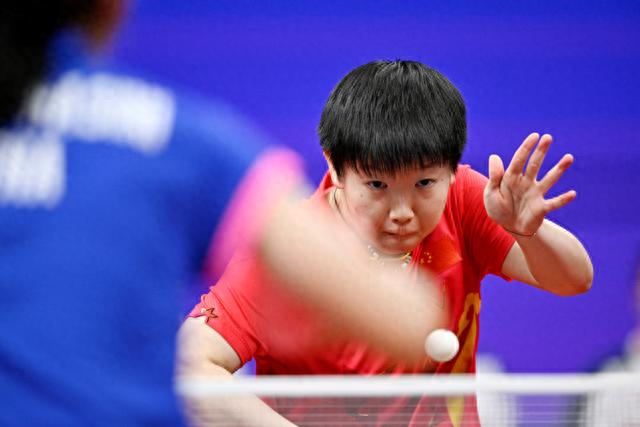 据禁区弧顶 据禁区弧顶